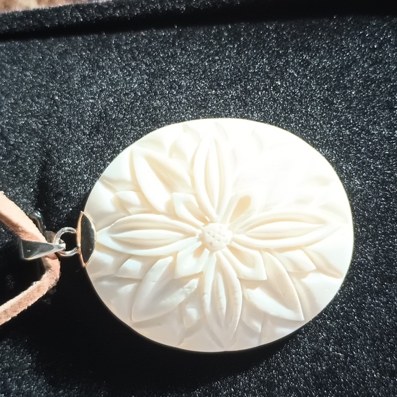 NIB BALI CARVED BONE NECKLACE - Picture 2 of 5